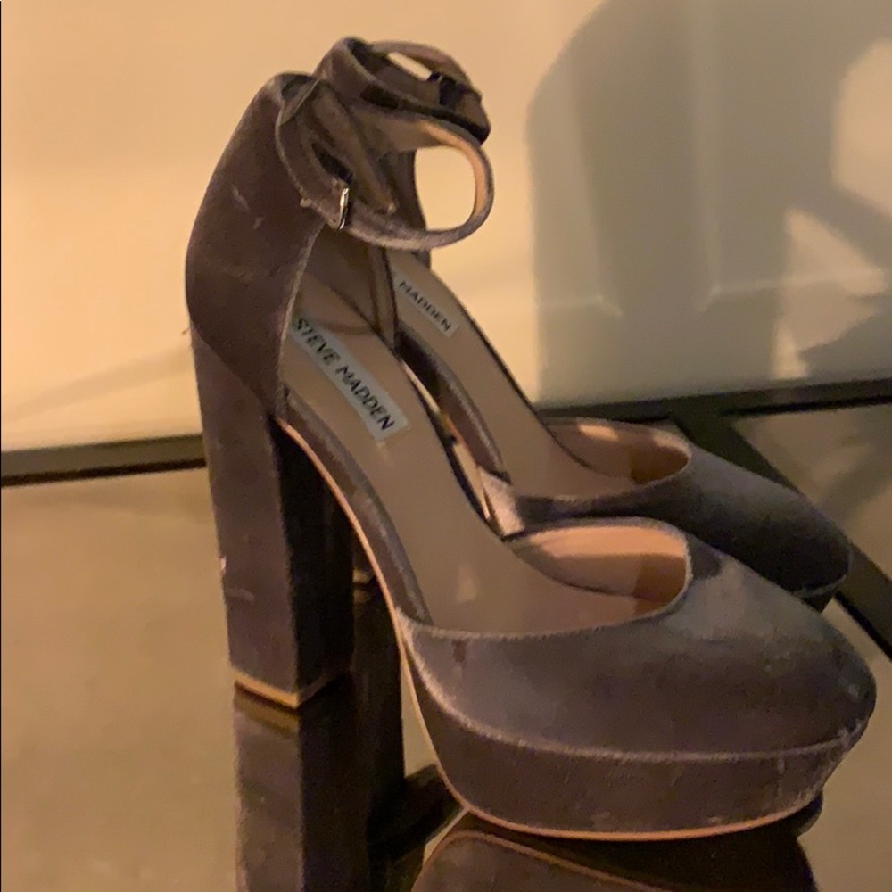 Steve Madden Frey velvet platform heel
